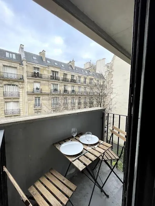 Les Belles Feuilles París